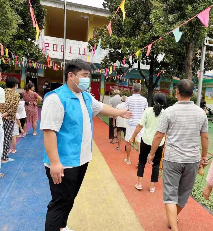 返乡显担当 郑州科技学院学子在全国大学生社会实践活动中获“国奖”